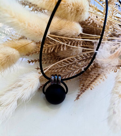 Black and Gold Pendant - Bennie Blooms Breastfeeding, Teething and Fiddle Jewellery at its finest.