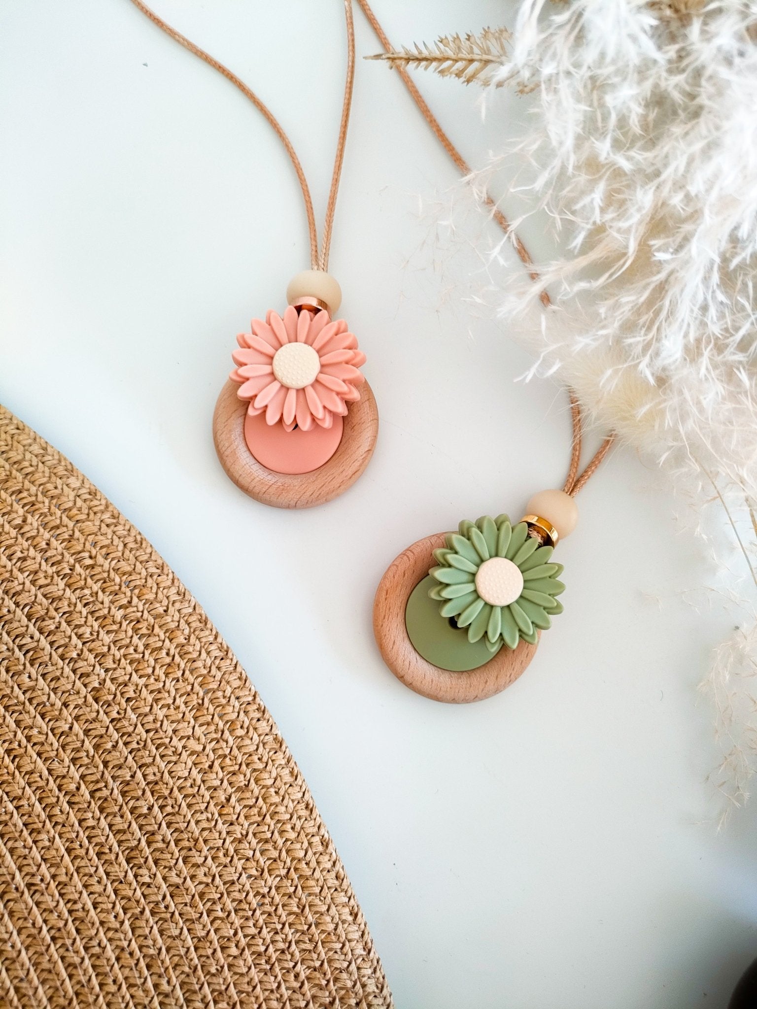 Daisy Bloom Pendant - Bennie Blooms Breastfeeding, Teething and Fiddle Jewellery at its finest.
