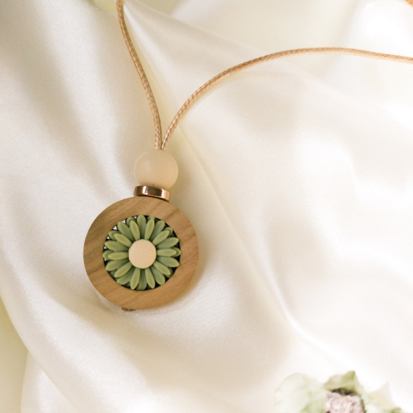 Lint Halo Bloom Pendant - Bennie Blooms Breastfeeding, Teething and Fiddle Jewellery at its finest.